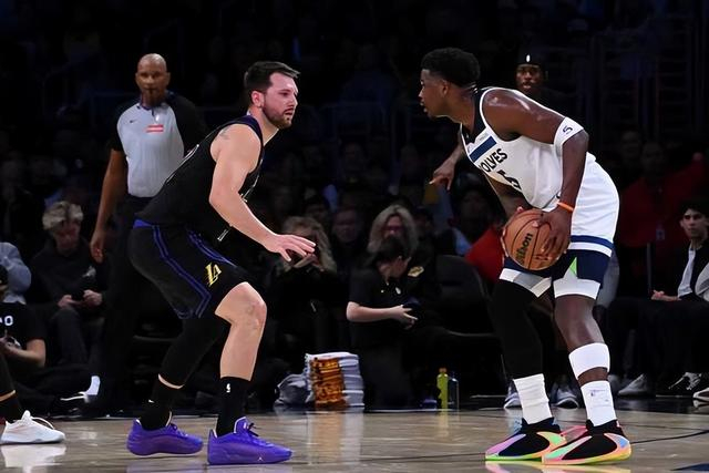 开云体育-湖人升至西部第四!“东里”合砍62分引4人上双 华子仅14分成败笔|森林狼|爱德华兹|东契奇|三分球|里夫斯_新浪体育_新浪新闻