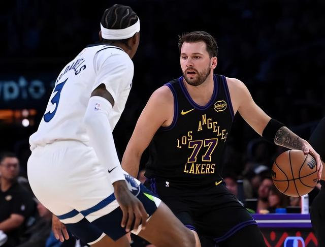 开云体育-湖人升至西部第四!“东里”合砍62分引4人上双 华子仅14分成败笔|森林狼|爱德华兹|东契奇|三分球|里夫斯_新浪体育_新浪新闻