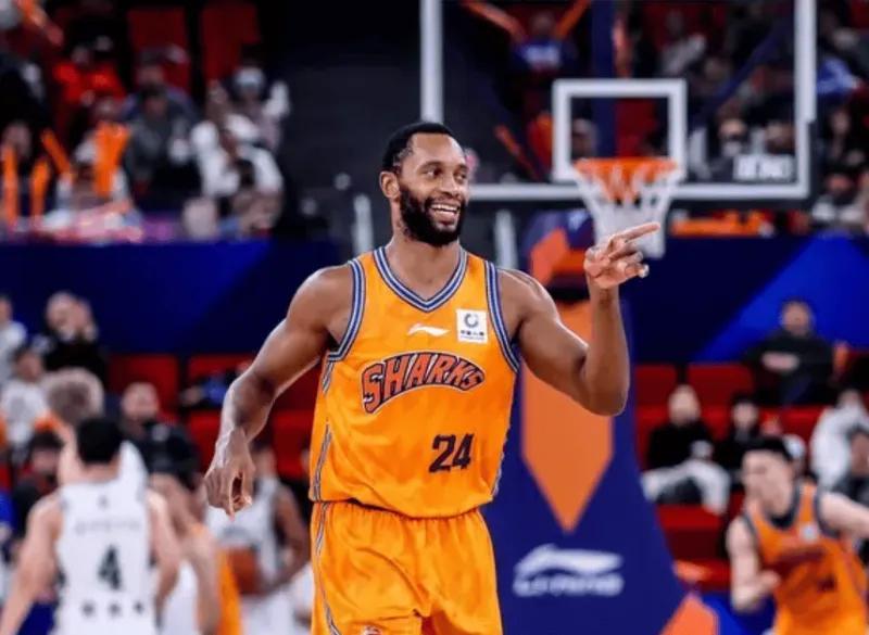 上海94-84战胜广东 球员评价:4人优秀,偰李永炜及格,4人低迷